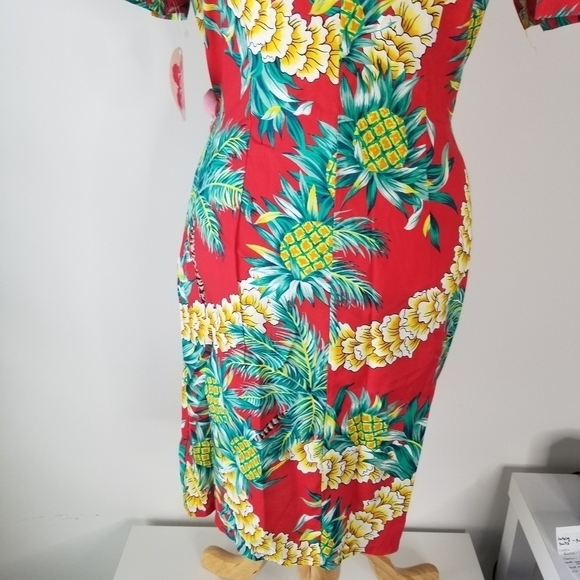 NWT Hilo Hattie Red Tropical Pineapple Print Hawaiian Wrap Dress Size M - Picture 2 of 14